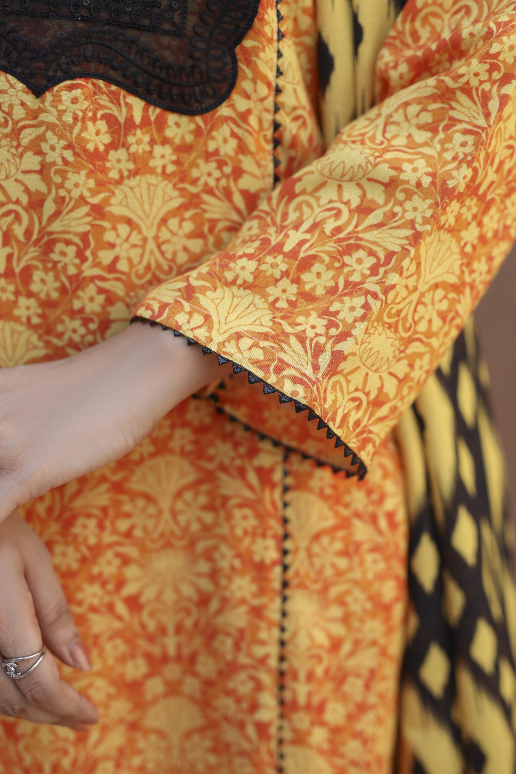 3 piece Karandi Suit-Embroidered (Pret) - Image 6
