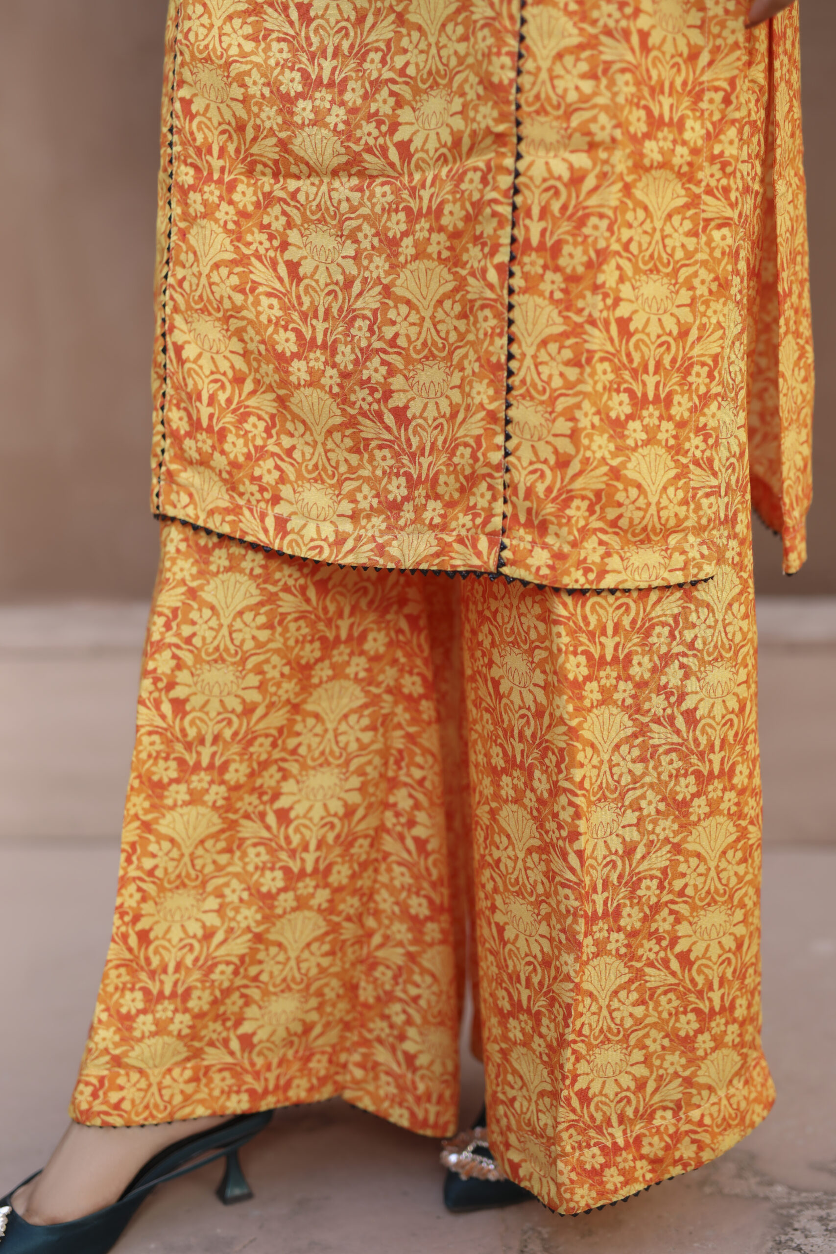 3 piece Karandi Suit-Embroidered (Pret) - Image 7