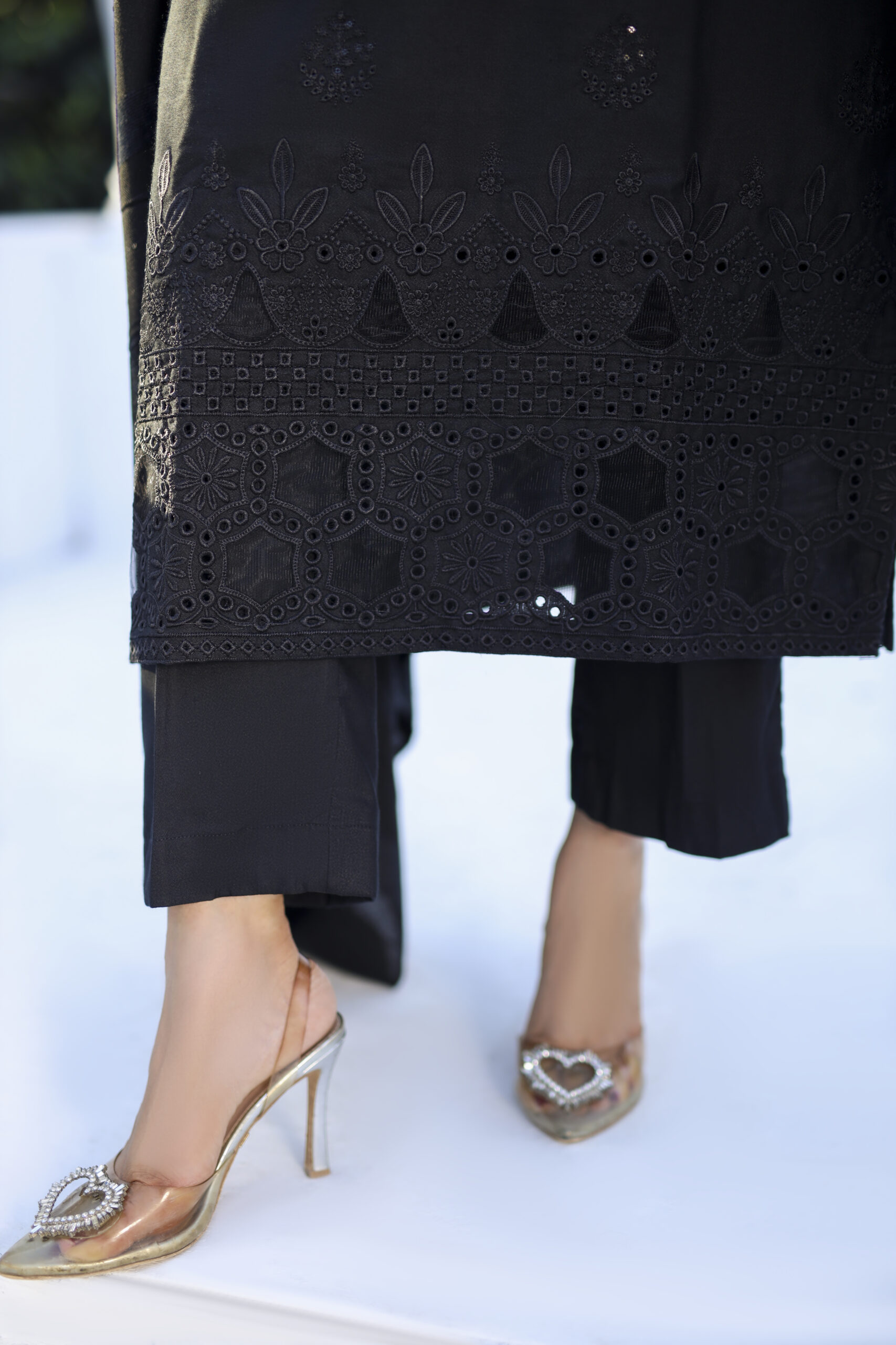 3 piece Dhanak Suit-Embroidered (Unstitched) - Image 7